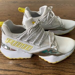 Puma women’s 8.5 sneakers